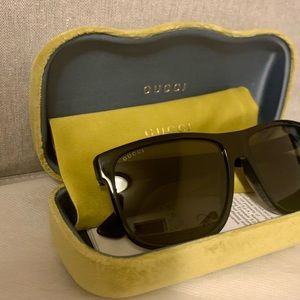 New Gucci sunglasses with case included